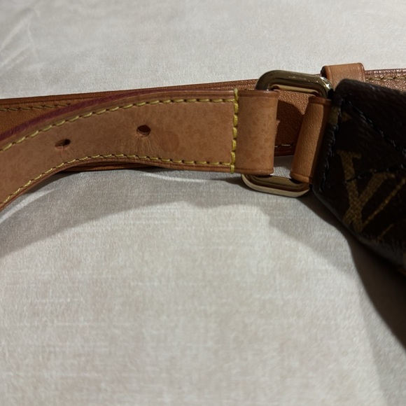 Discontinued Louis Vuitton Bumbag M43644 - Picture 11 of 11